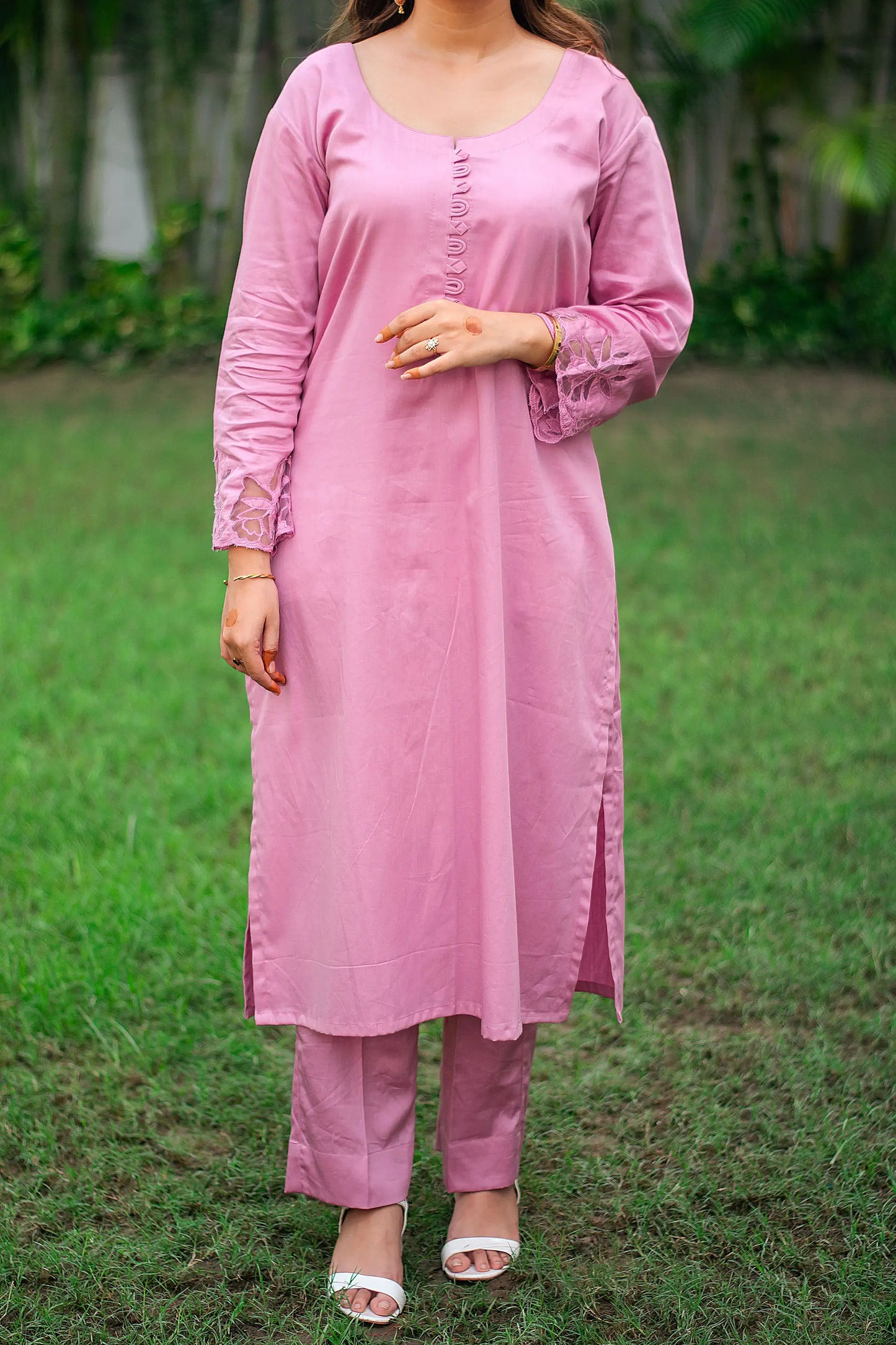 Pastel purple russian silk kurta & trousers, purple chanderi dupatta with cutwork