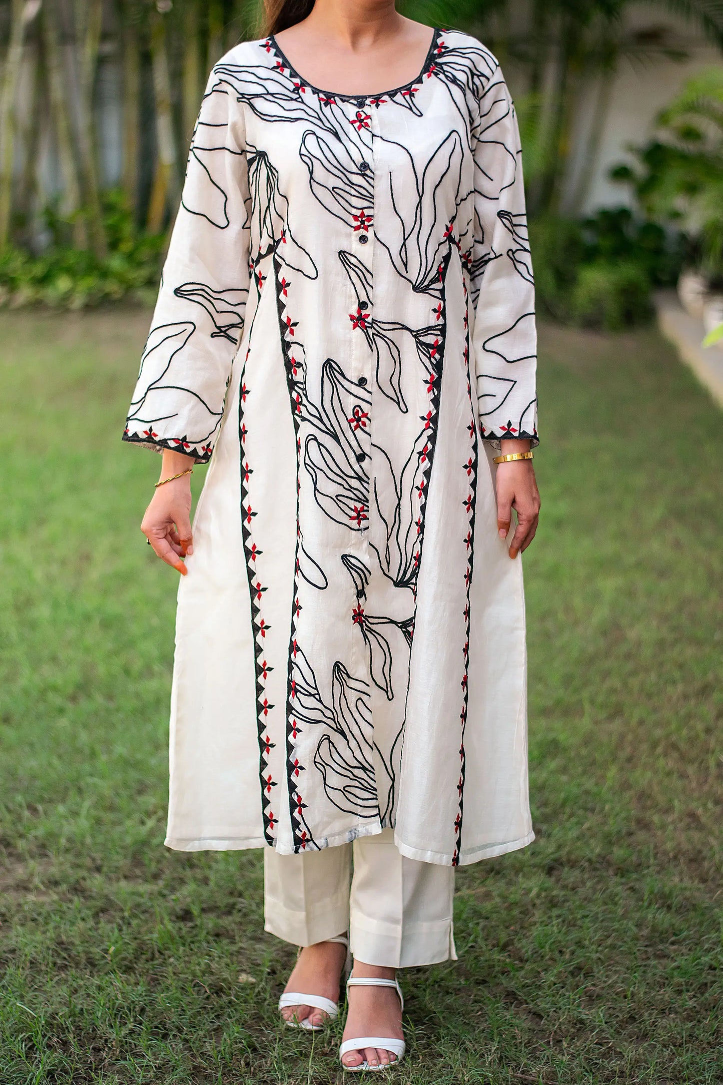 Off white chanderi kurta & dupatta, off white trousers with applique work
