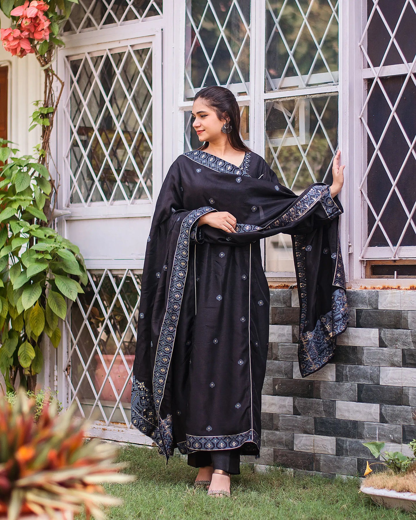 Black silk resham & zari weave kurta & dupatta with black trousers
