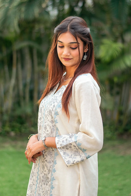Off-white cotton kurti, dupatta and trousers with grey-blue kashmiri & applique work