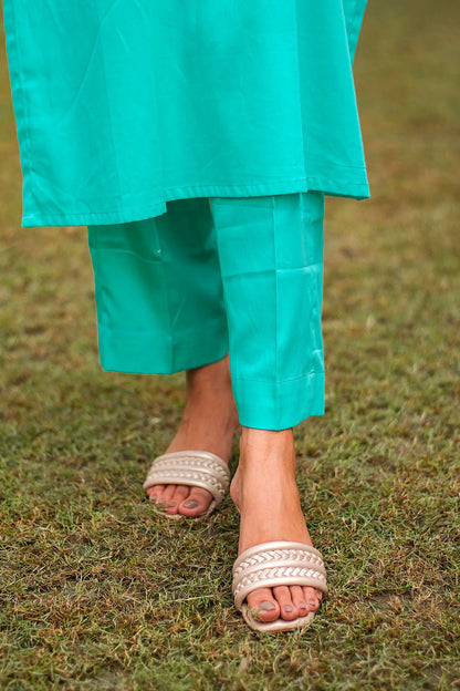 Turquoise green Russian silk kurta & trousers, turquoise green chanderi dupatta with cutwork.