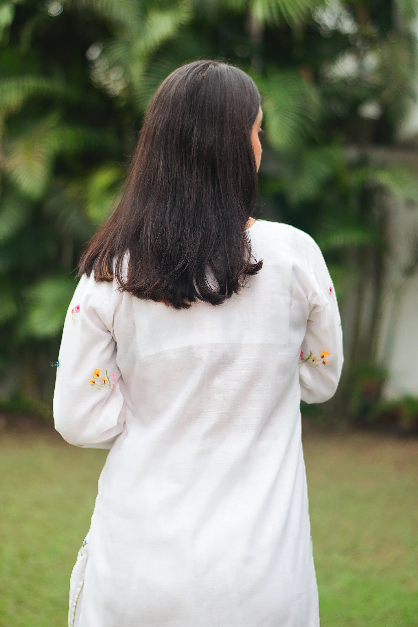 Back view of an Indian model wearing a white chanderi kurta.