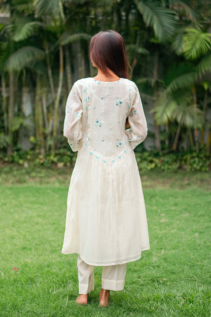 Off-white chanderi kurti, dupatta and trousers with blue embroidery & applique work