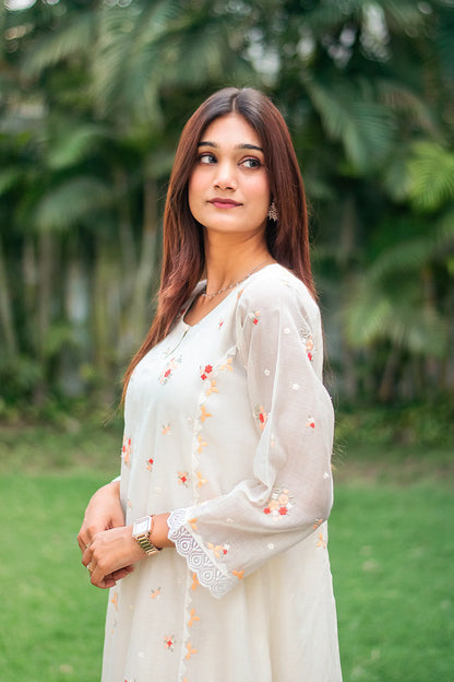Off-white chanderi kurti, dupatta and trousers with peach-red embroidery & applique work