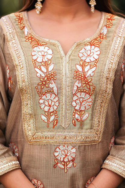 Close-up of the golden gota patti work on the yoke of the beige Chanderi kurta.