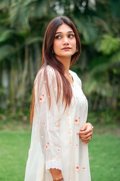 Off-white chanderi kurti, dupatta and trousers with peach-red embroidery & applique work