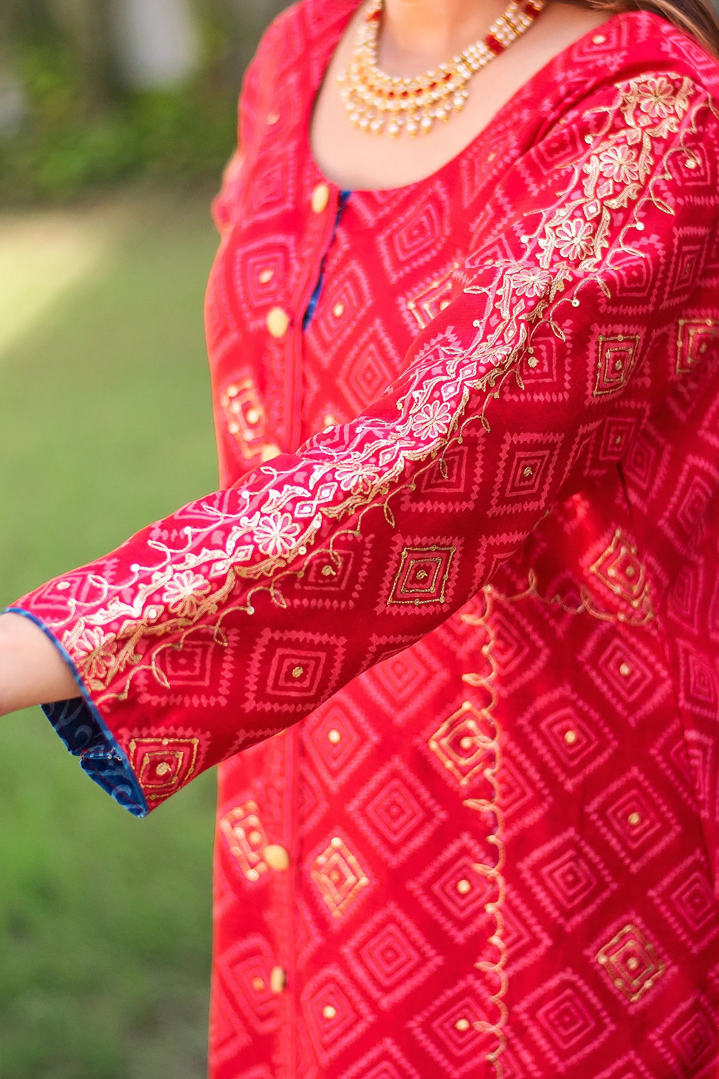 Red maheshwari kurta, blue maheshwari dupatta & blue palazzo with zardozi work