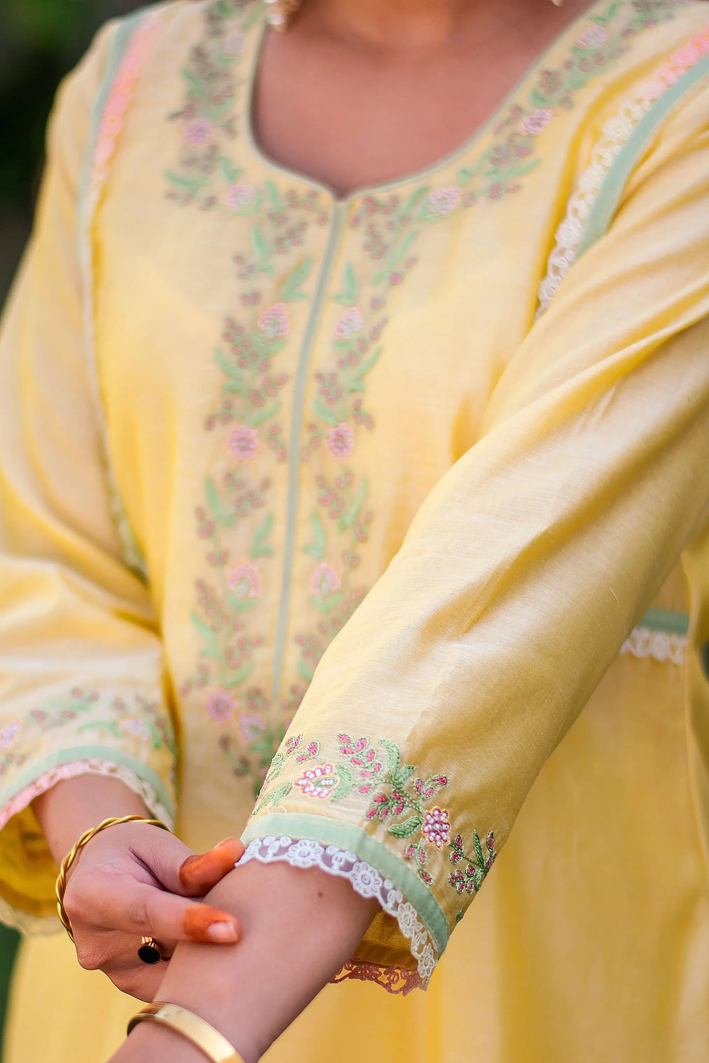 Yellow-green chanderi kurta set with hand embroidery