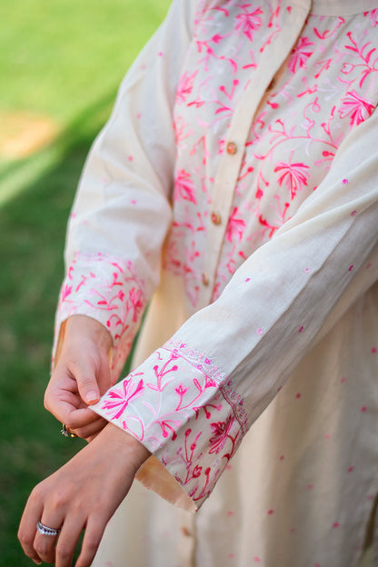 Detailed view of pink Kashmiri thread work on the sleeve cuff of the off-white kurta.