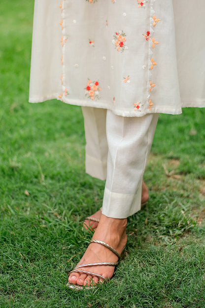 Off-white chanderi kurti, dupatta and trousers with peach-red embroidery & applique work