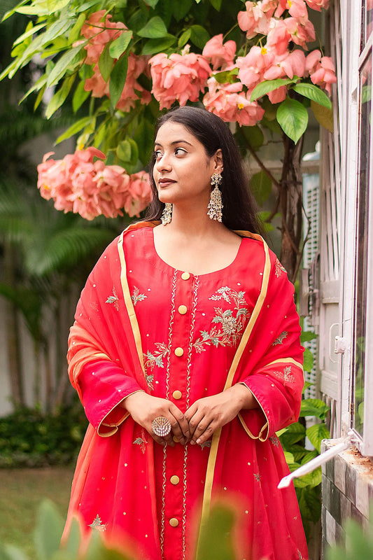 Red ombre organza kurta, red chiffon dupatta & golden trousers with zardozi work