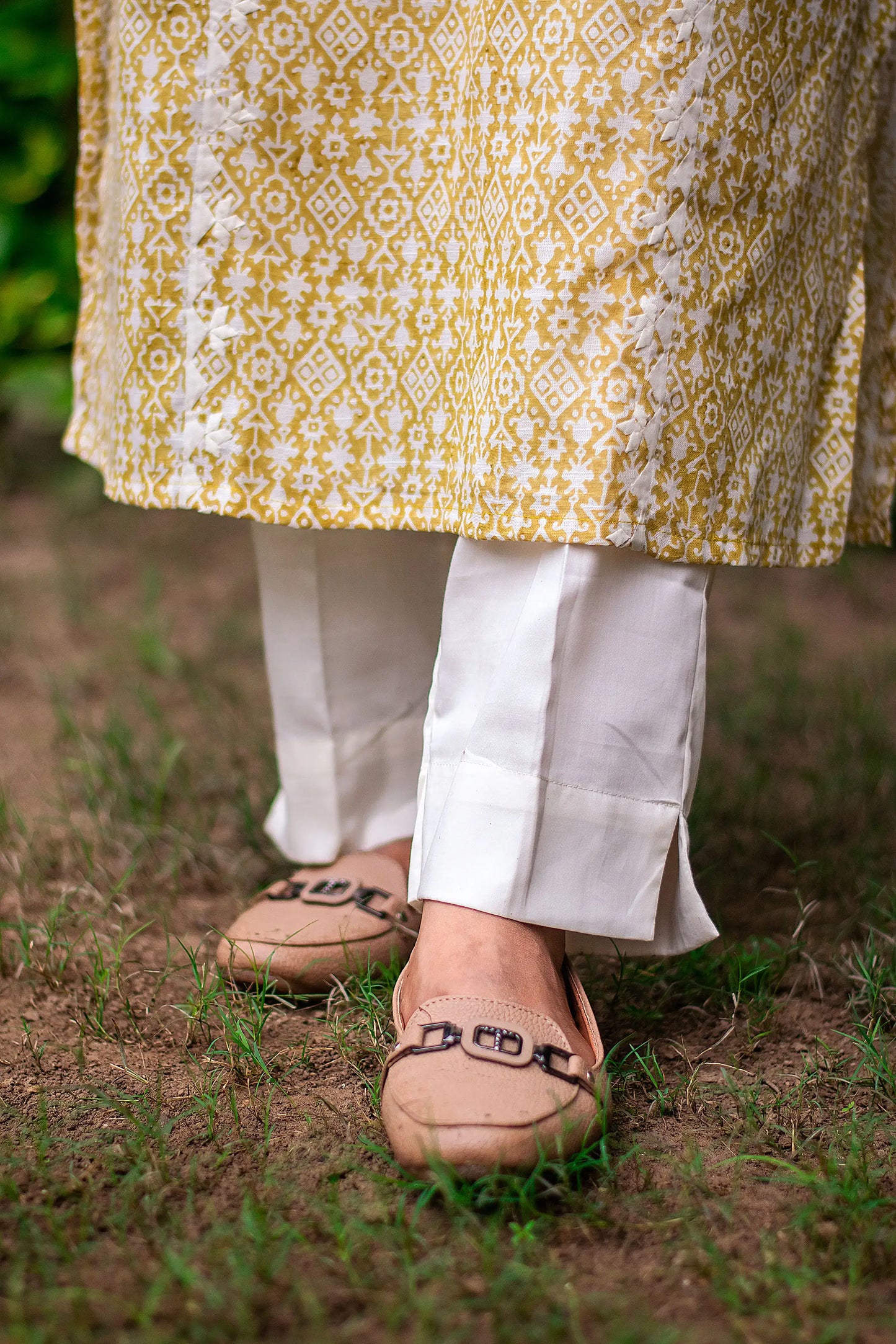 Yellow print linen kurta set with applique work