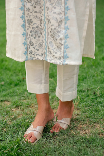 Off-white cotton kurti, dupatta and trousers with grey-blue kashmiri & applique work