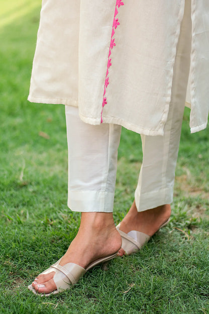 Off-white cotton kurti, dupatta and trousers with pink kashmiri & applique work