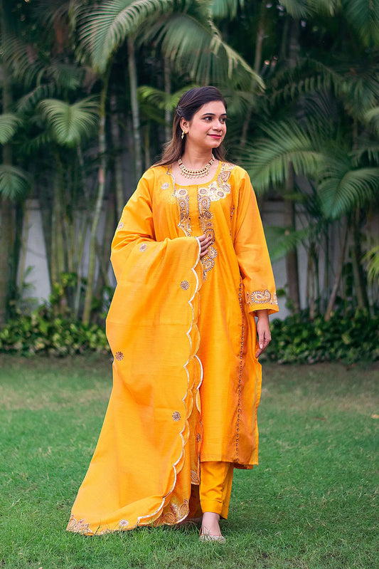 Yellow chanderi kurta and dupatta & yellow trousers with zari embroidery