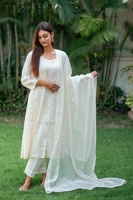 Off white chanderi kurta, dupatta & trousers with embroidery & applique work