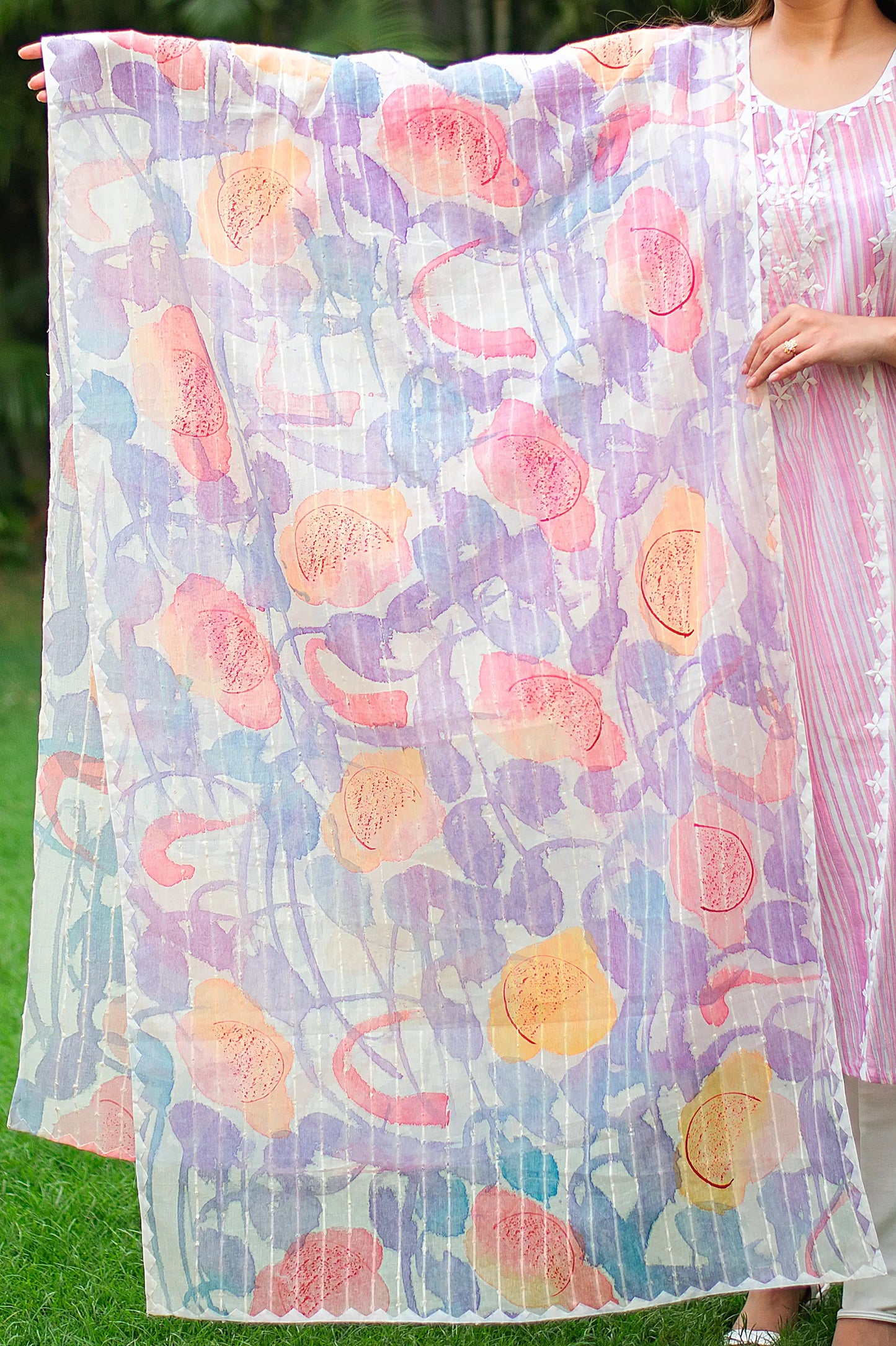 Indian model showcasing a pastel abstract printed dupatta with kikri detailing along the edges.