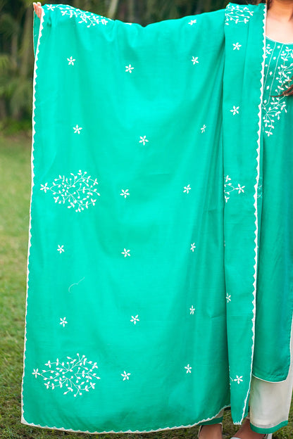 An Indian girl showcasing a green Chanderi dupatta with applique work