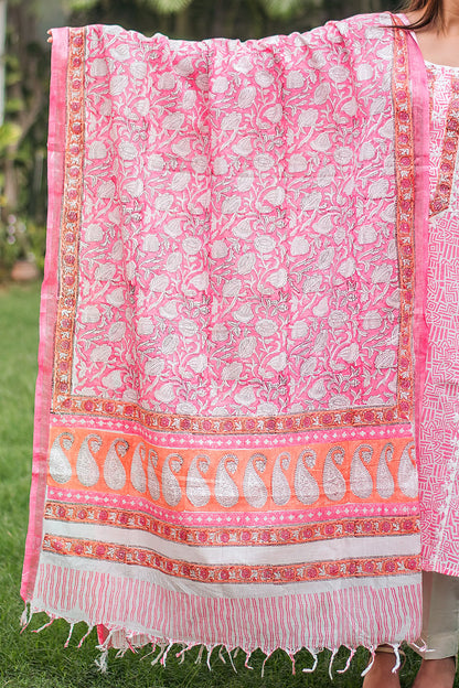 Pink printed linen kurta, dupatta & white trousers with applique work