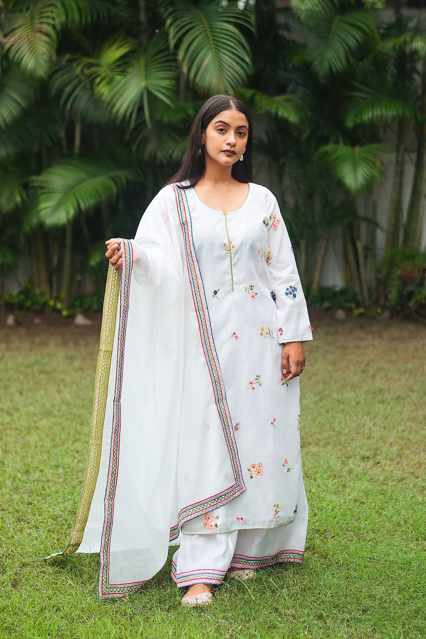 Indian model wearing a white chanderi kurta and dupatta with resham embroidery and paired with white palazzo.