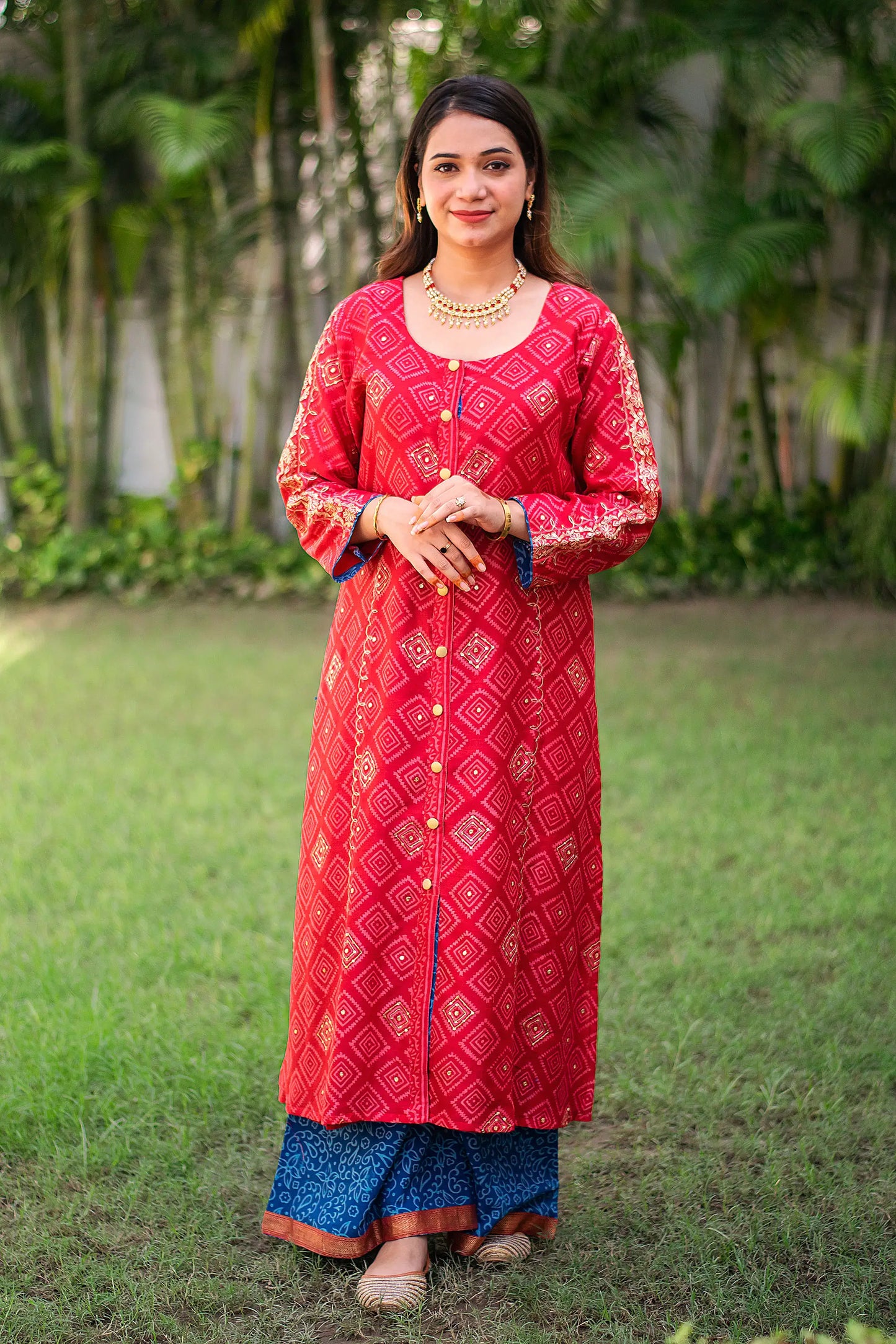 Red maheshwari kurta, blue maheshwari dupatta & blue palazzo with zardozi work