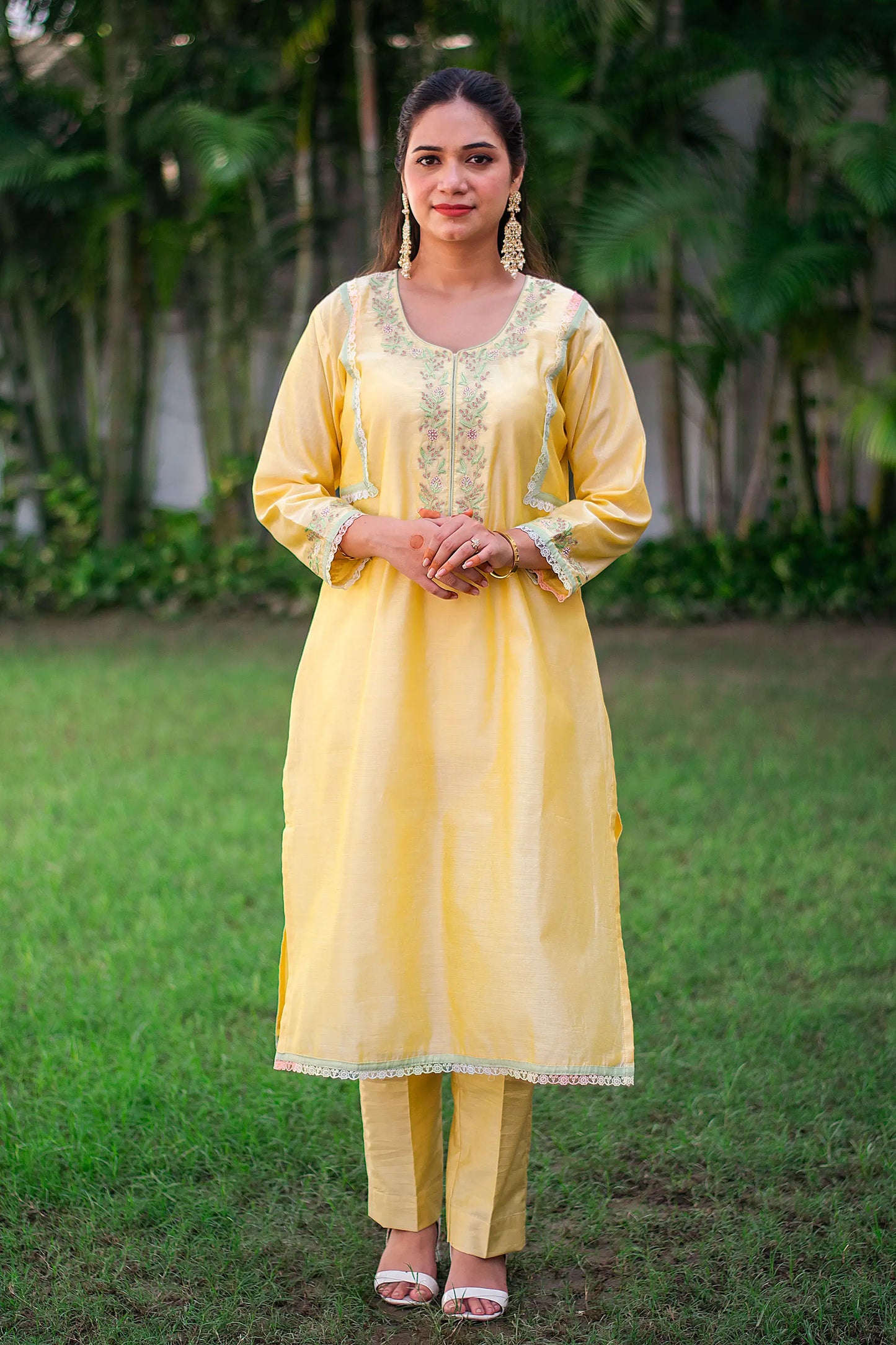 Yellow-green chanderi kurta set with hand embroidery