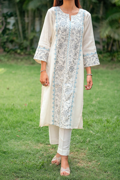 Off-white cotton kurti, dupatta and trousers with grey-blue kashmiri & applique work