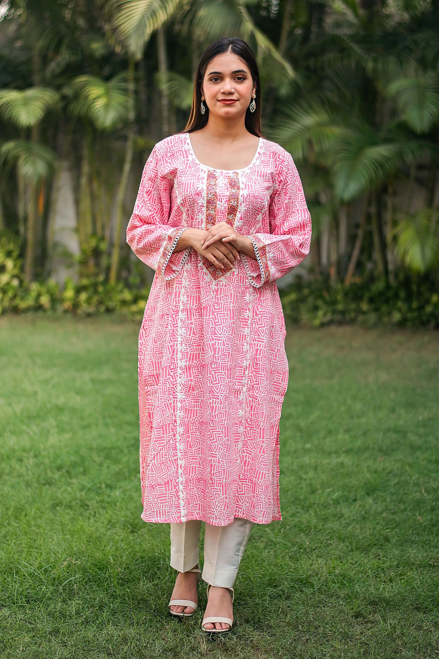 Pink printed linen kurta, dupatta & white trousers with applique work