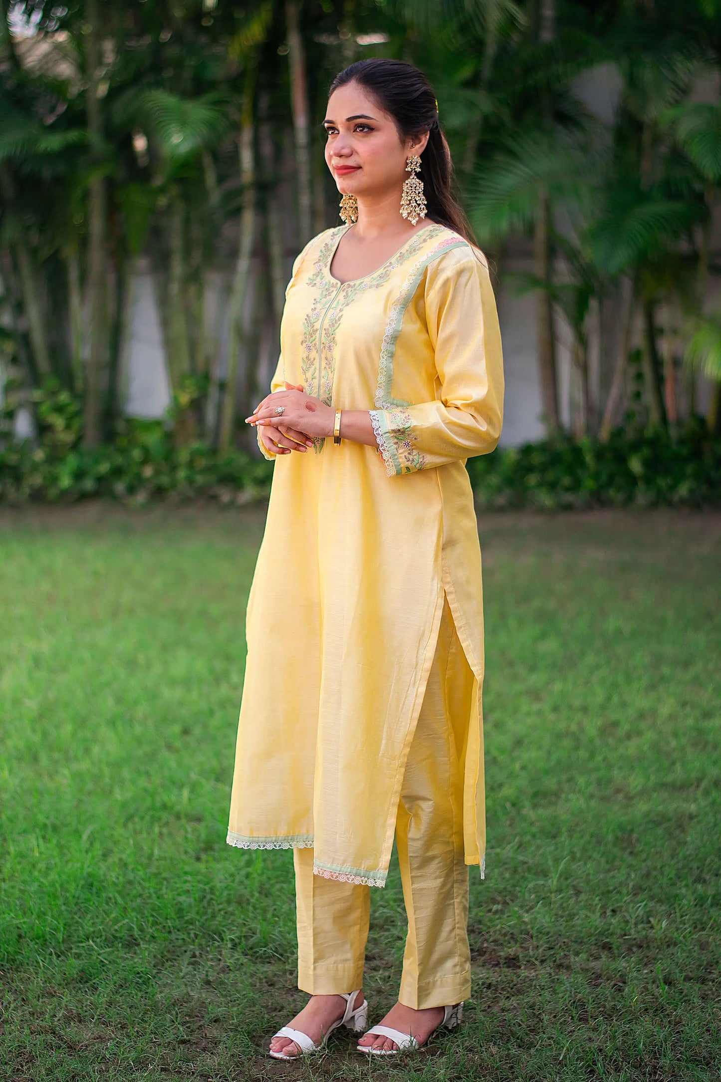 Yellow-green chanderi kurta set with hand embroidery