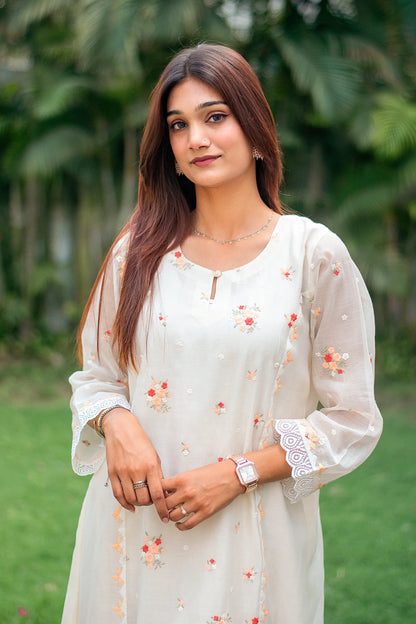 Off-white chanderi kurti, dupatta and trousers with peach-red embroidery & applique work