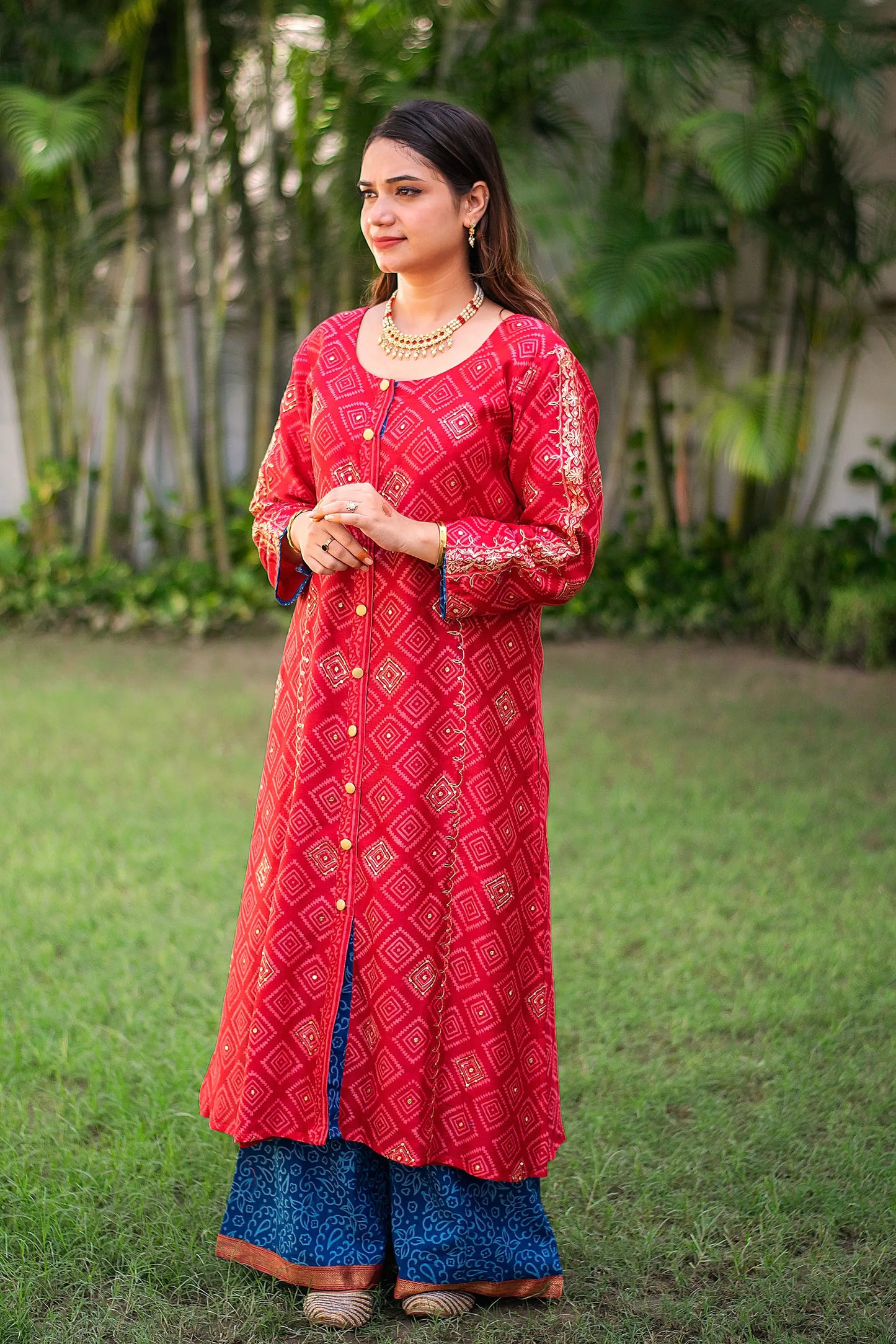 Red maheshwari kurta, blue maheshwari dupatta & blue palazzo with zardozi work