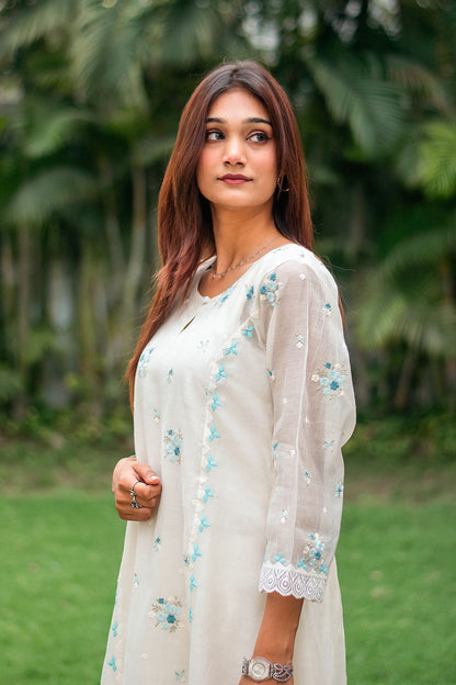 Off-white chanderi kurti, dupatta and trousers with blue embroidery & applique work