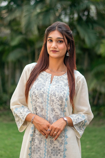 Off-white cotton kurti, dupatta and trousers with grey-blue kashmiri & applique work