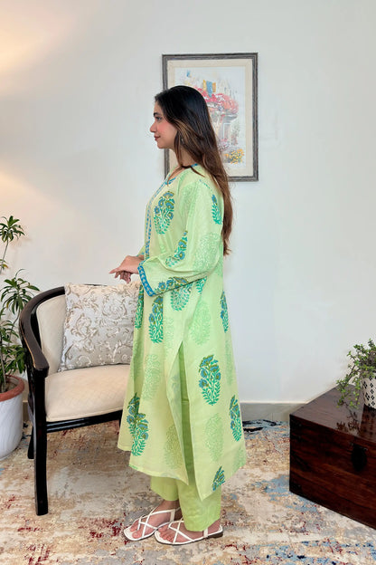 Green Chanderi Formal Wear Kurta Set with Aari embroidery
