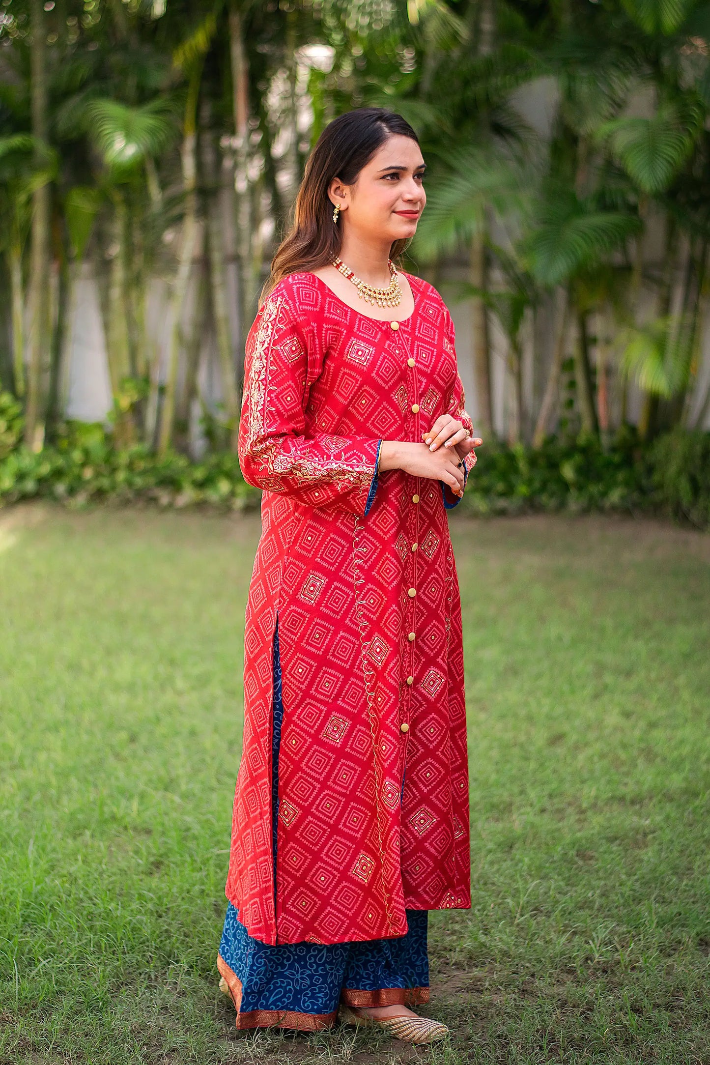 Red maheshwari kurta, blue maheshwari dupatta & blue palazzo with zardozi work