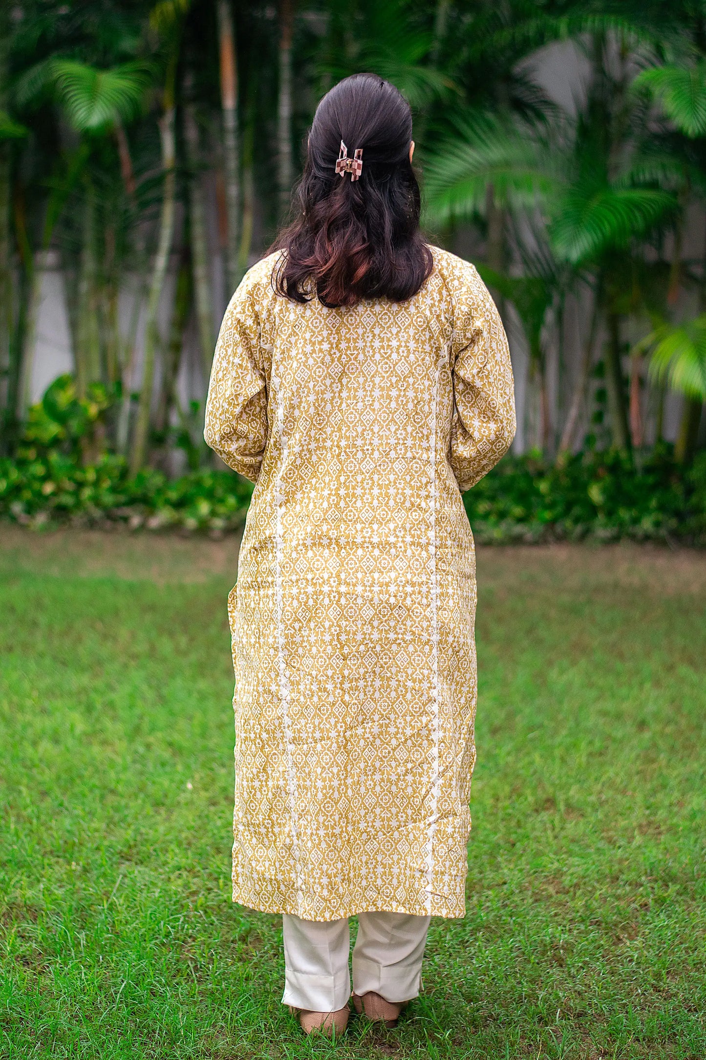 Yellow print linen kurta set with applique work