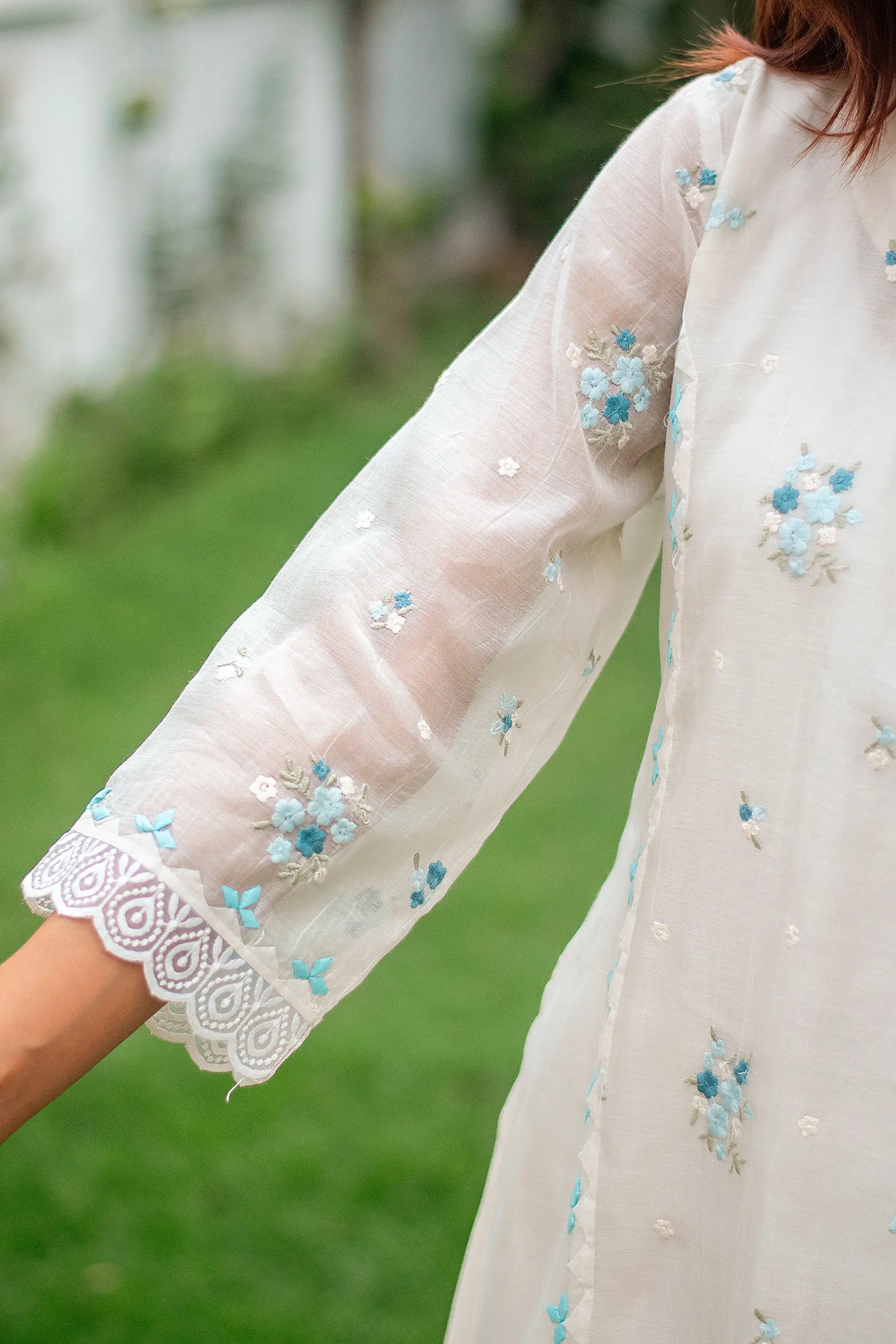 Off-white chanderi kurti, dupatta and trousers with blue embroidery & applique work