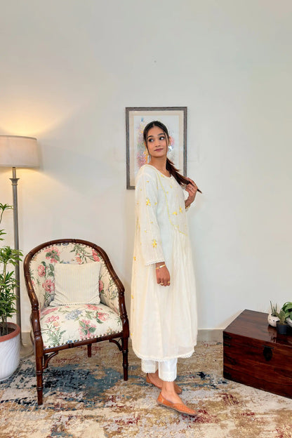 Off White Chanderi Formal wear  Kurta Set with Handworked Floral Motifs