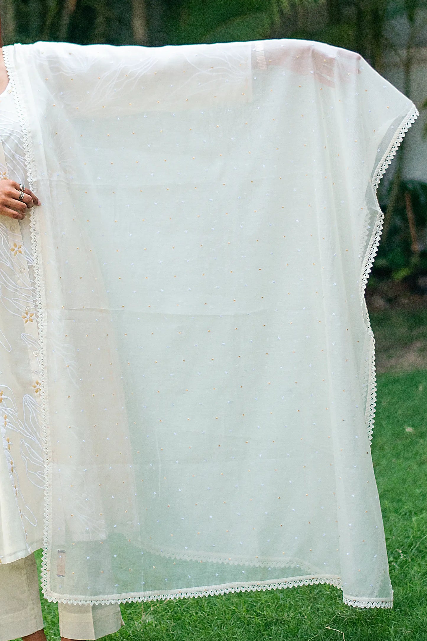 Off white chanderi kurta, dupatta & trousers with embroidery & applique work