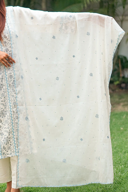 Off-white cotton kurti, dupatta and trousers with grey-blue kashmiri & applique work