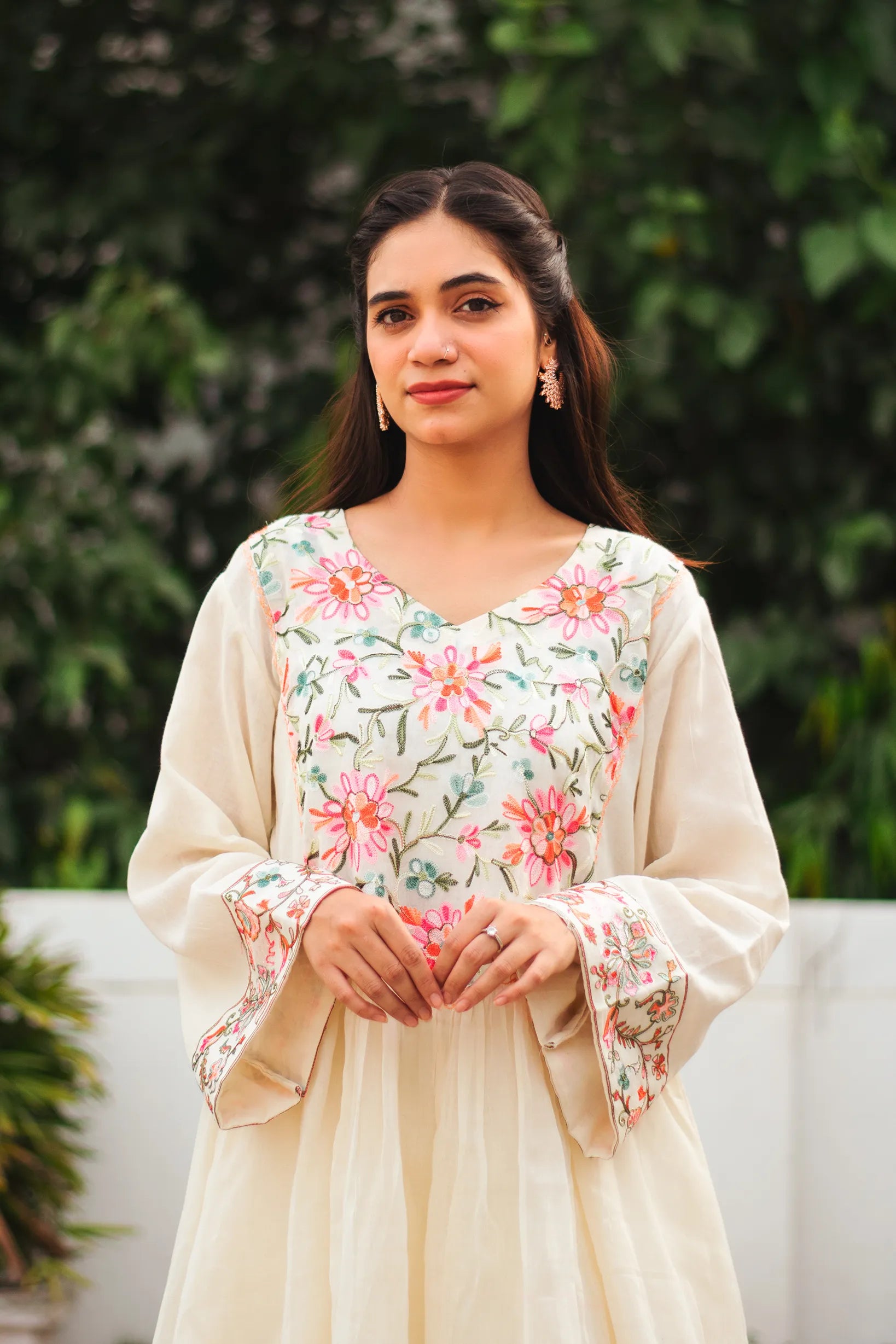 A young Indian woman poses in a Bahaar-e-Chinaar off-white cotton frock kurta set.