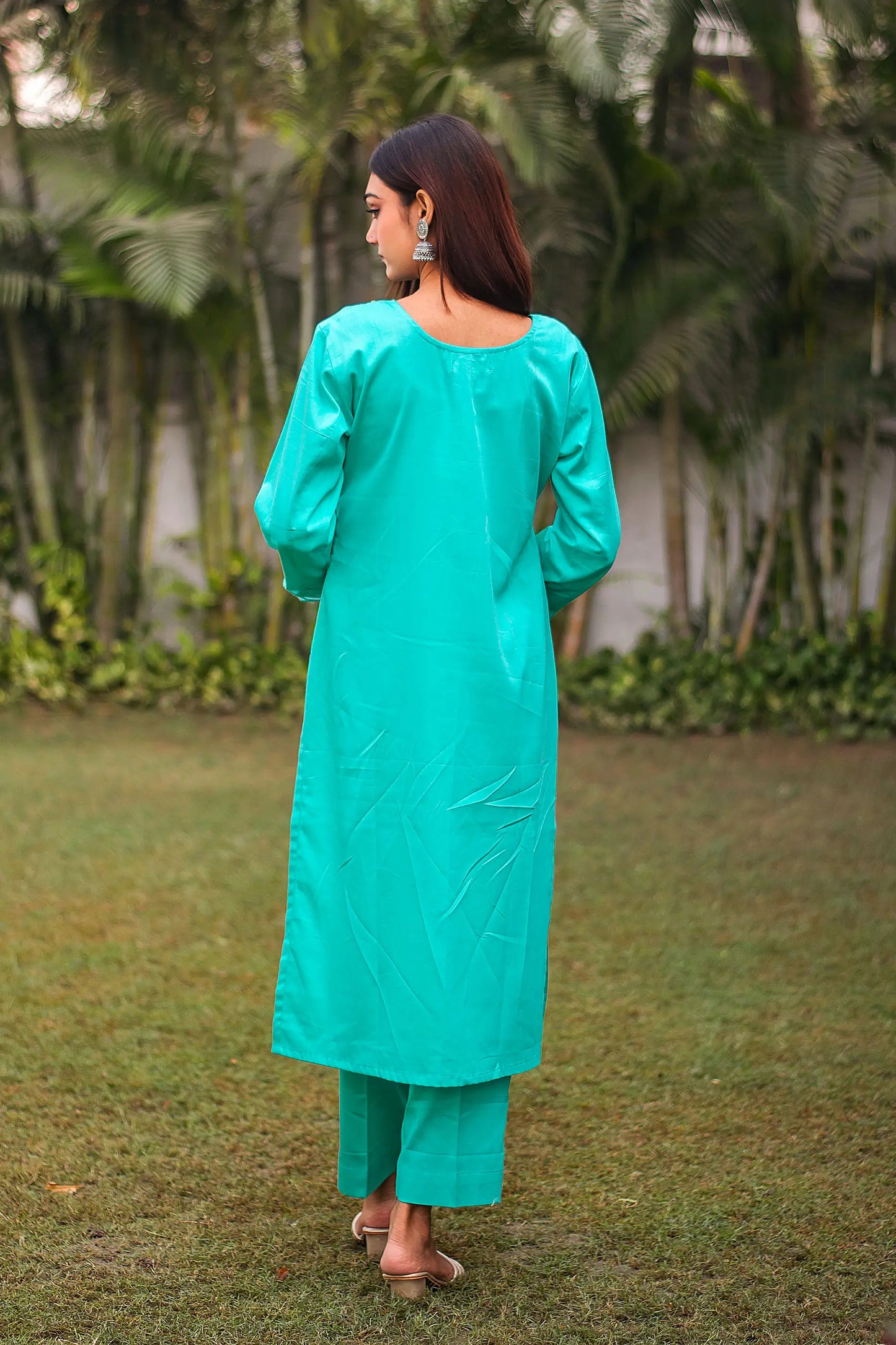 Turquoise green Russian silk kurta & trousers, turquoise green chanderi dupatta with cutwork.