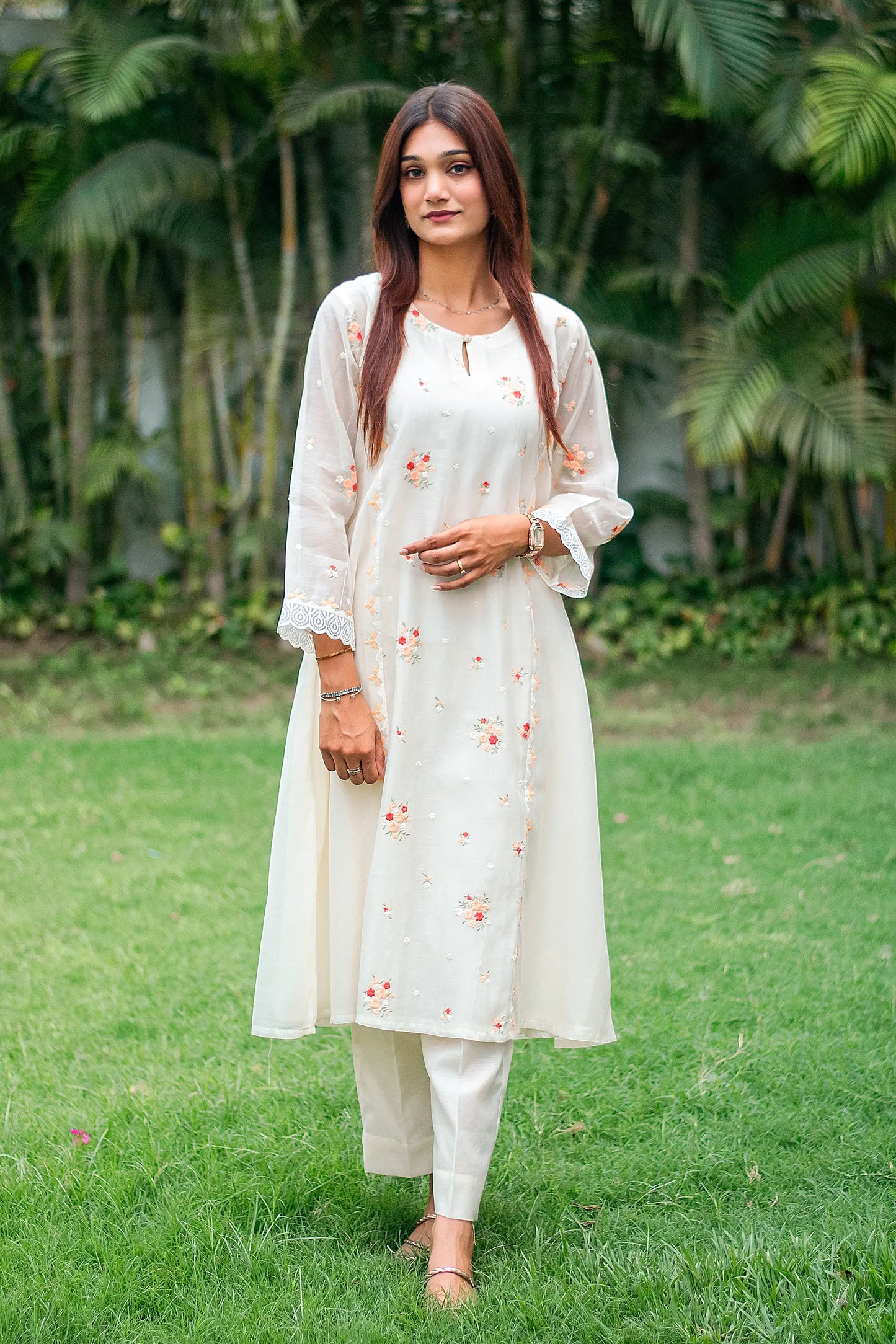Off-white chanderi kurti, dupatta and trousers with peach-red embroidery & applique work