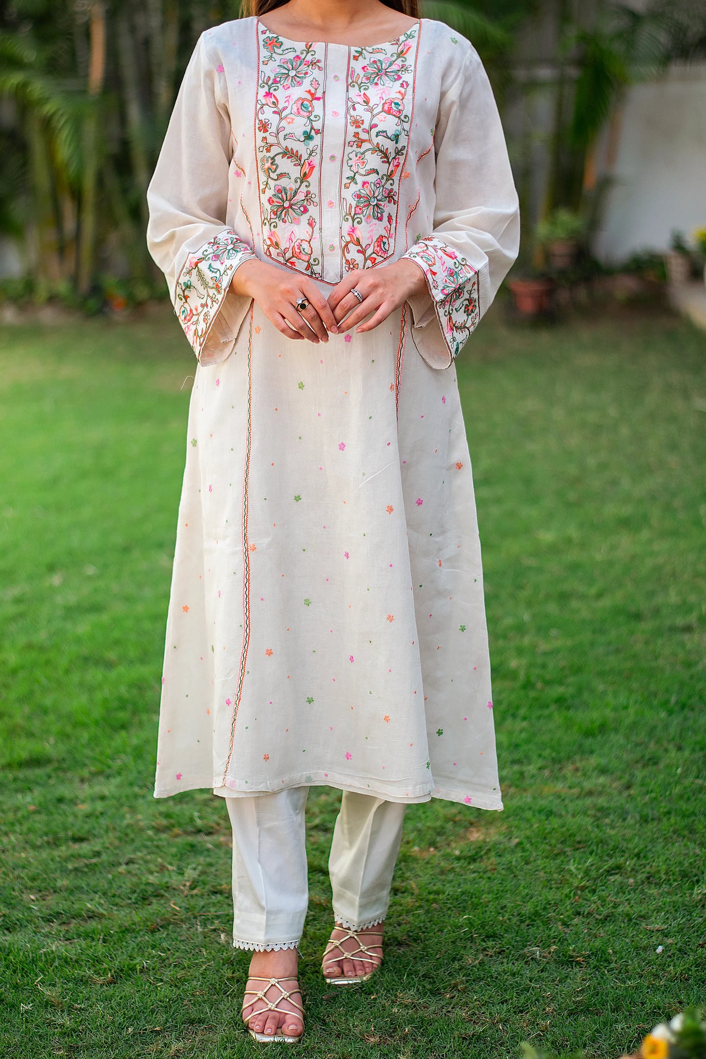 Off-white kashmiri embroidery cotton kurta and dupatta with off-white trousers