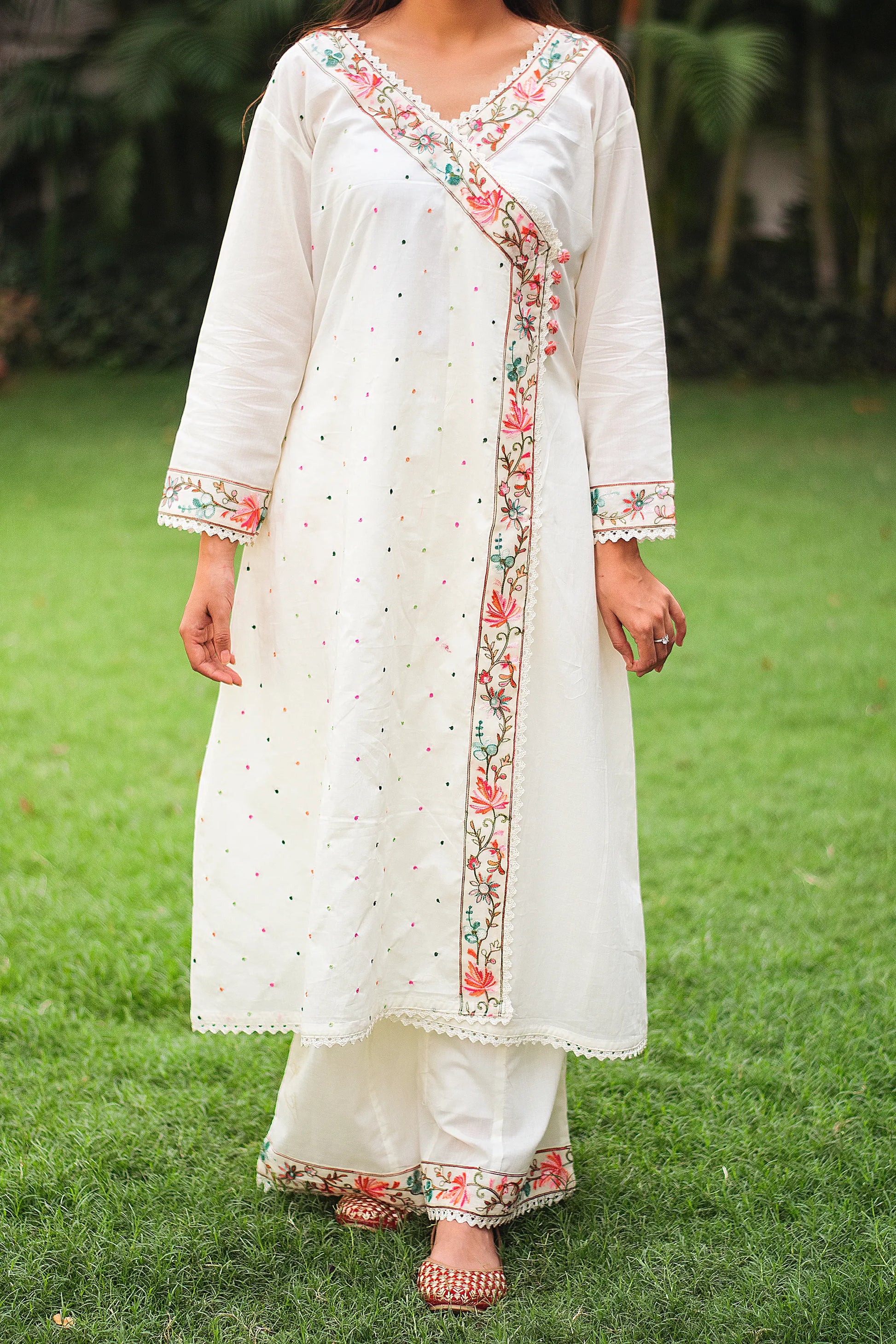 An Indian woman wearing the Bahaar-e-Chinaar off-white cotton angarkha