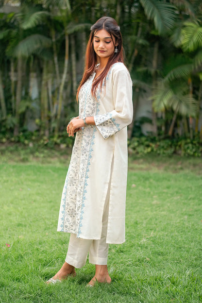 Off-white cotton kurti, dupatta and trousers with grey-blue kashmiri & applique work