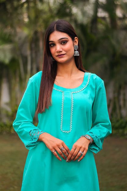 Turquoise green Russian silk kurta & trousers, turquoise green chanderi dupatta with cutwork.