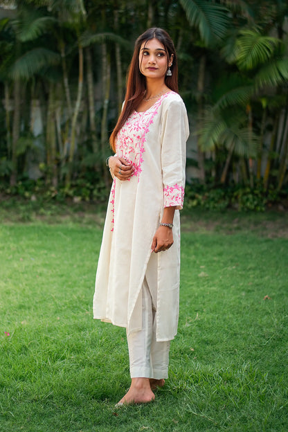 Off-white cotton kurti, dupatta and trousers with pink kashmiri & applique work