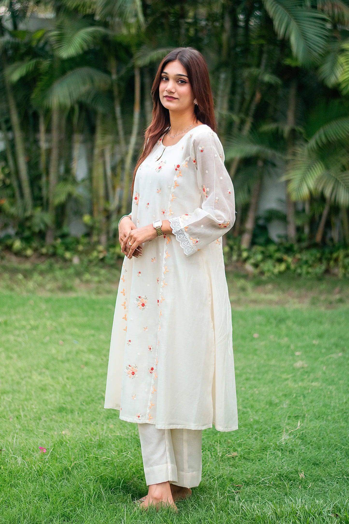 Off-white chanderi kurti, dupatta and trousers with peach-red embroidery & applique work
