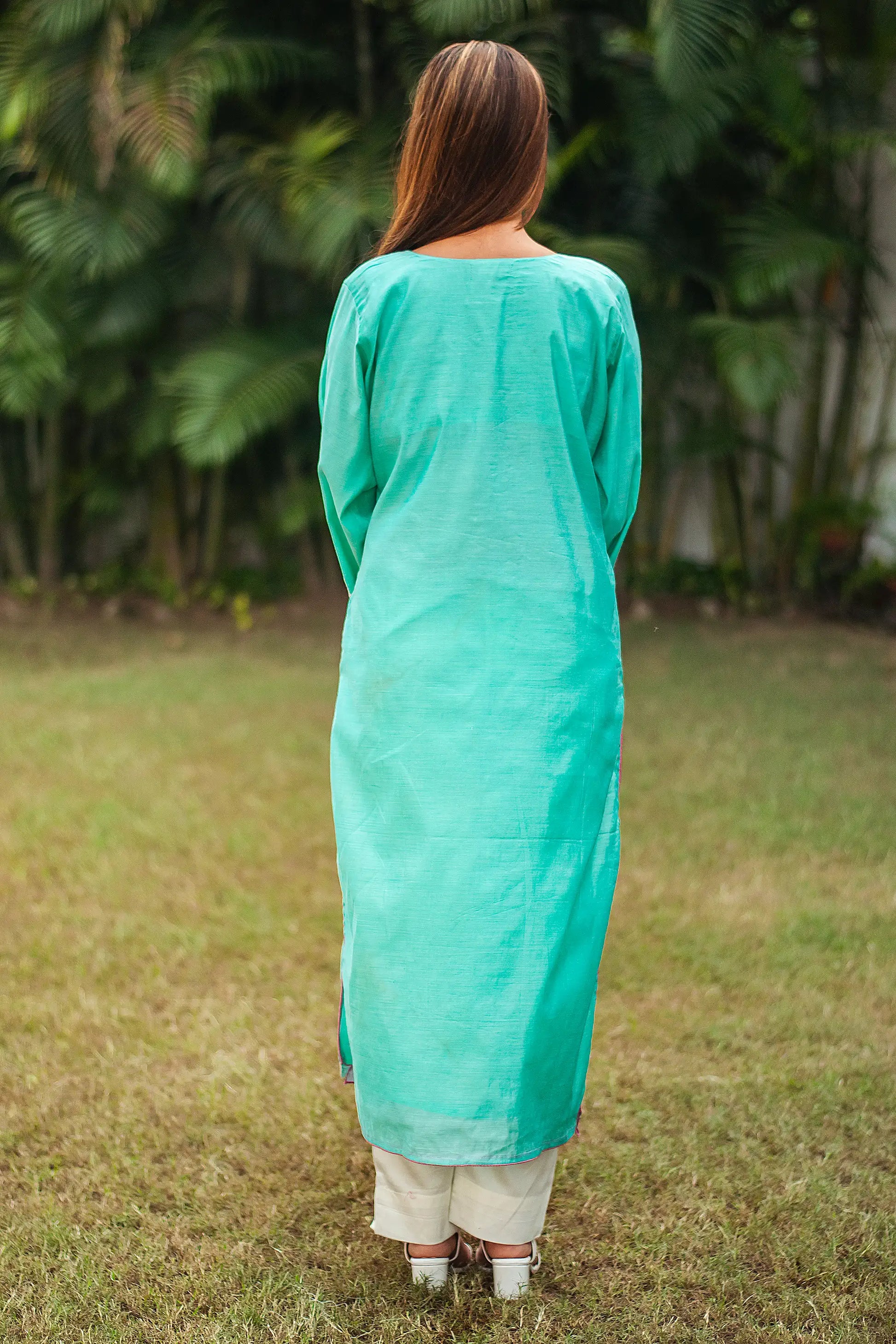 Back view of an Indian model in a blue chanderi kurta.